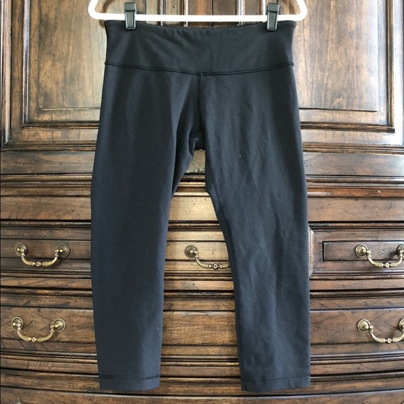 lululemon athletica Pants - Lululemon Cropped Leggings